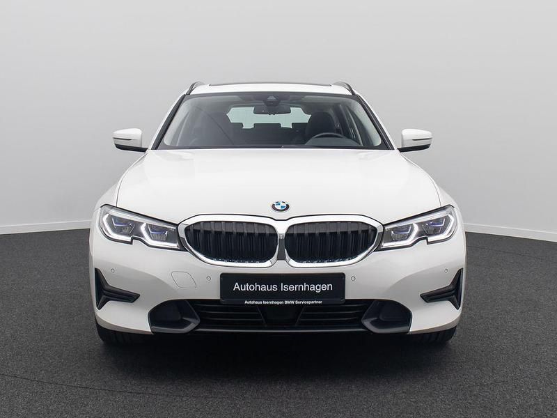Gebraucht BMW 330 Sport Line 286 PS (210 kW) 2022 Alpinweiã uni300 Kombi