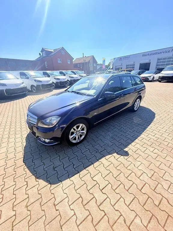 Gebraucht Mercedes C180 Avantgarde 120 PS (88 kW) 2012 Blau Limousine