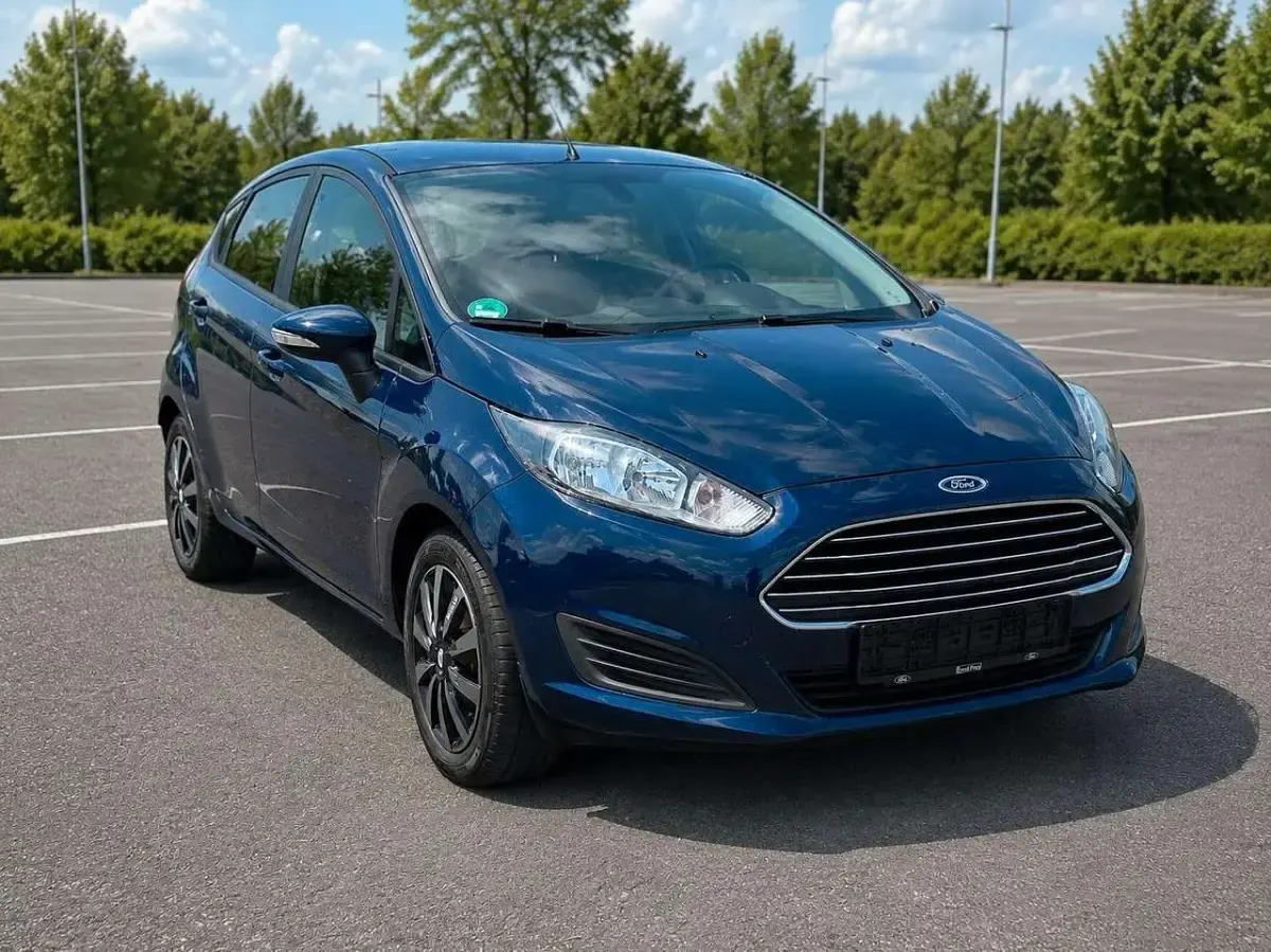Gebraucht Ford Fiesta Trend 101 PS (74 kW) 2014 Blau Kleinwagen