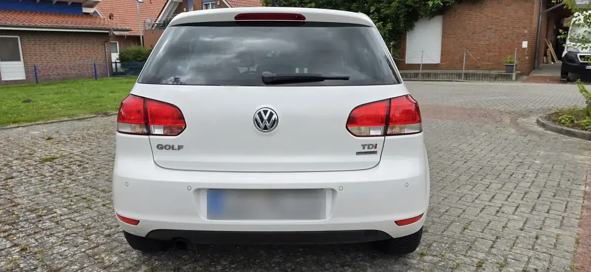 Gebraucht VW Golf VI 105 PS (77 kW) 2012 Weiß Kleinwagen