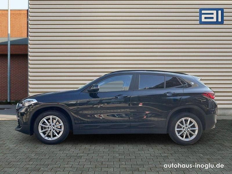 Gebraucht BMW X2 Advantage 136 PS (100 kW) 2023 Schwarz black sapphire metallic (metallic) SUV