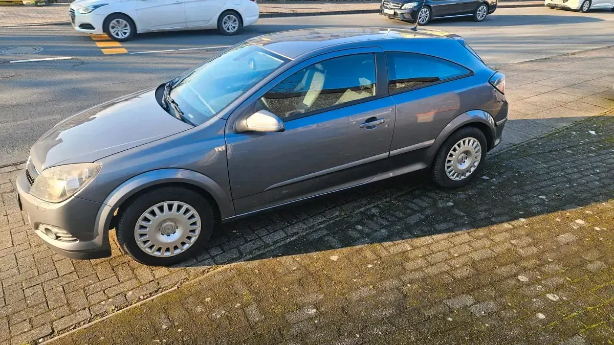 Gebraucht Opel Astra 90 PS (66 kW) 2007 Grau Coupé