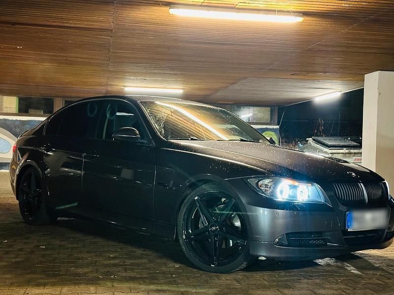 Grau Gebraucht 2005 BMW 325 Sport Line Limousine | 6.699 € (Etwas zu teuer) - Bild 1/4