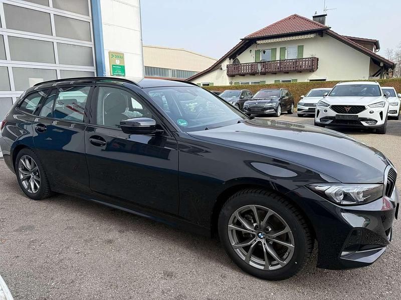 Gebraucht BMW 320 190 PS (139 kW) 2022 Black sapphire metallic Kombi