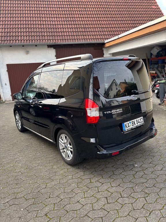 Gebraucht Ford Tourneo Courier Titanium 101 PS (74 kW) 2015 Schwarz Van / Kleinbus
