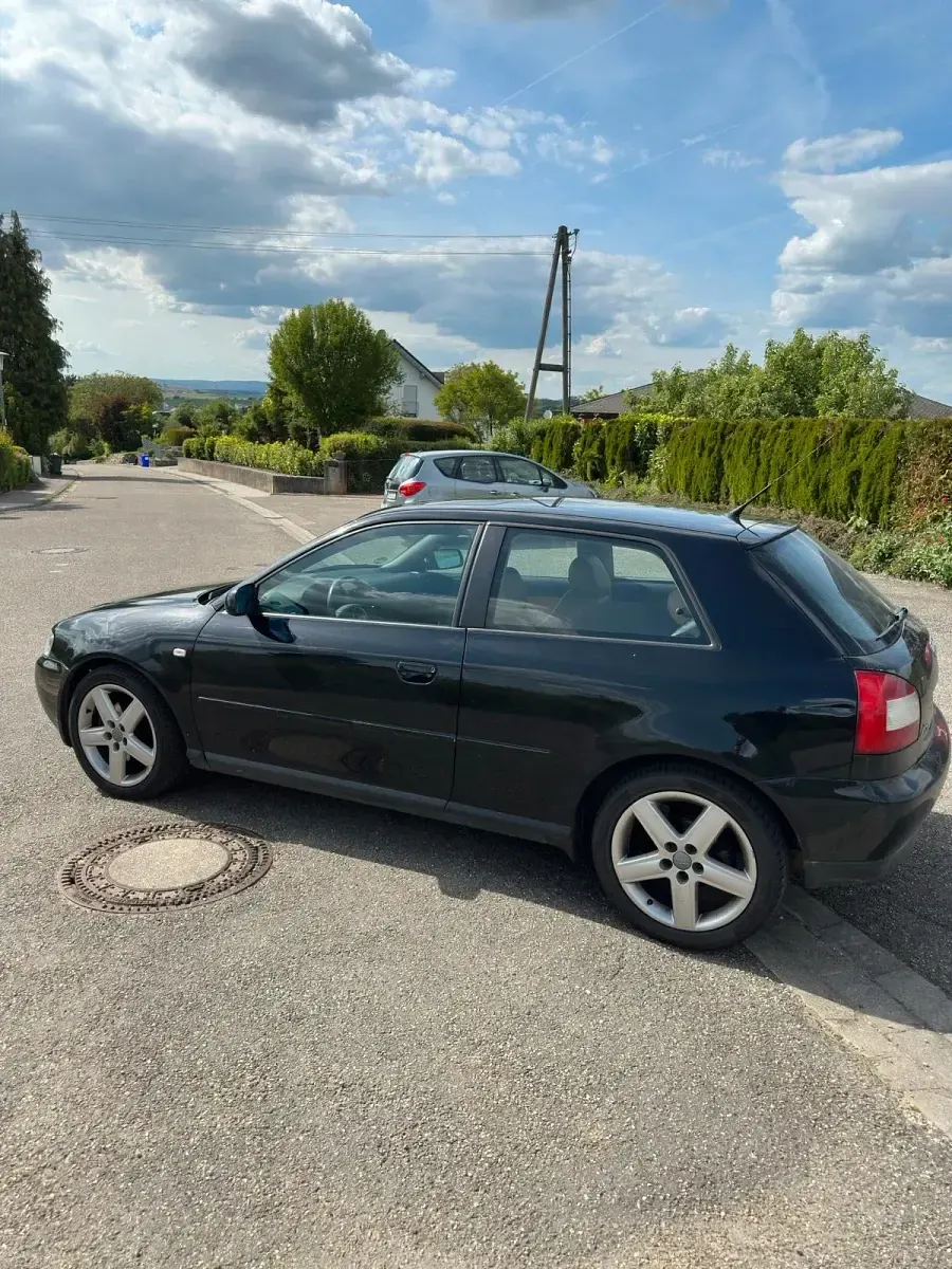 Gebraucht Audi A3 Basis 131 PS (96 kW) 2001 Schwarz Kleinwagen