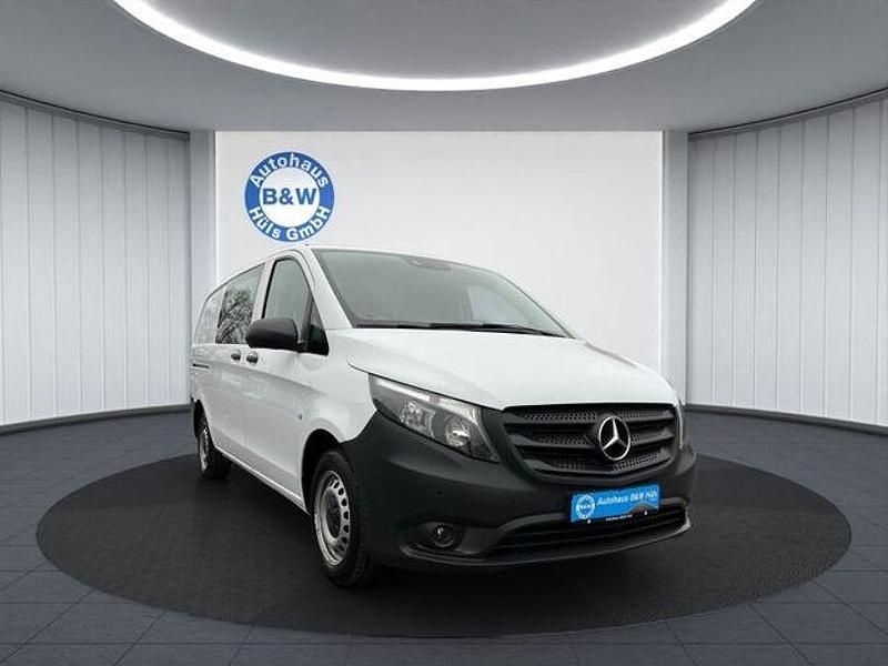 Weiß Gebraucht 2017 Mercedes Vito Van / Kleinbus | 14.999 € (Guter Preis) - Bild 1/4