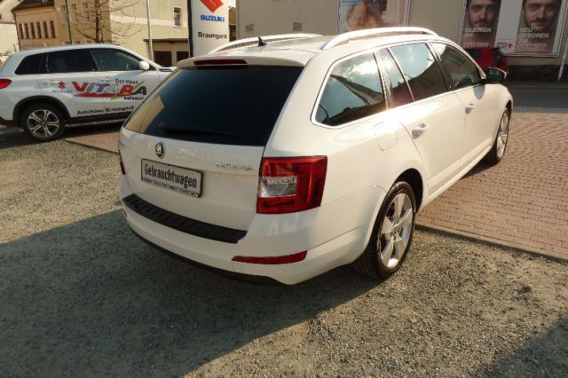 Gebraucht Skoda Octavia Elegance 140 PS (102 kW) 2013 Weiß metallic Kombi