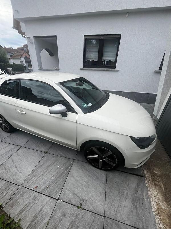 Weiß Gebraucht 2012 Audi A1 Sport Kleinwagen | 8.500 € (Fairer Preis) - Bild 1/4