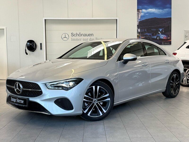 Silber Gebraucht 2023 Mercedes CLA180 Advanced Limousine | 31.470 € (Fairer Preis) - Bild 1/4