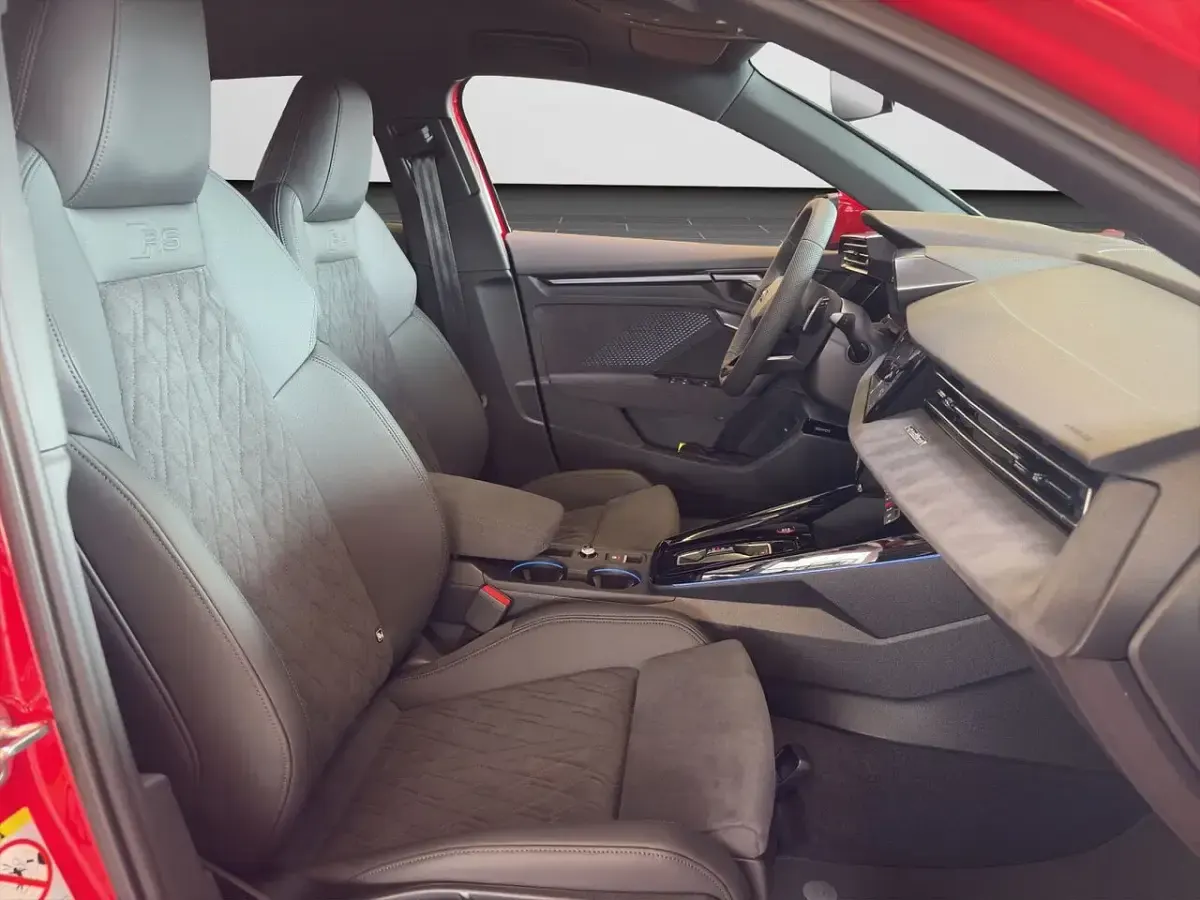 Neu Audi RS3 Sportback Advanced 400 PS (294 kW) 2026 Progressivrot metallic (metallic) Kleinwagen