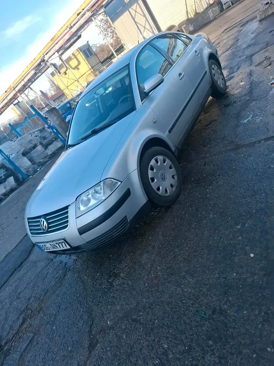 Second-hand VW Passat 102 CP (75 kW) 2000 Argintiu Berlinǎ