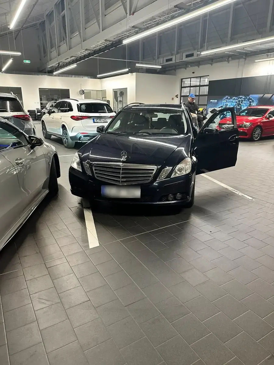 Gebraucht Mercedes E220 170 PS (125 kW) 2011 Blau Kombi