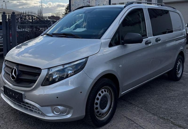 Silber Gebraucht 2021 Mercedes Vito Van / Kleinbus | 30.900 € (Fairer Preis) - Bild 1/4
