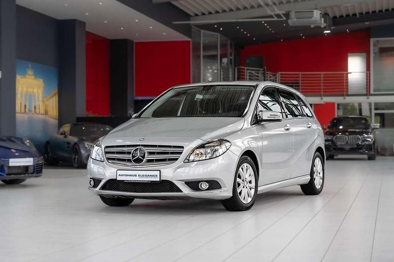 Polarsilber metalliclack Gebraucht 2012 Mercedes B180 Van / Kleinbus | 6.480 € (Guter Preis) - Bild 1/4