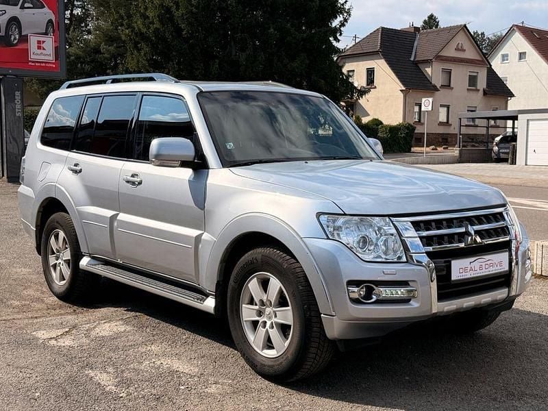Gebraucht Mitsubishi Pajero 200 PS (147 kW) 2015 Silber SUV