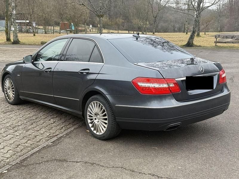 Gebraucht Mercedes E250 204 PS (150 kW) 2012 Grau Limousine