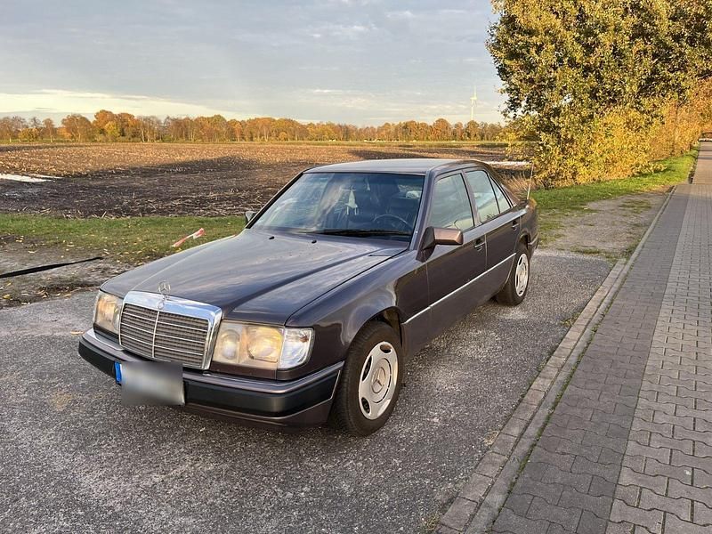 Gebraucht Mercedes 200 75 PS (55 kW) 1993 Andere farben Limousine