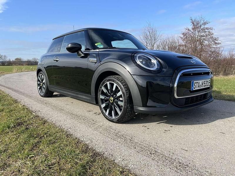 Gebraucht Mini Cooper SE 135 kW (184 PS) 2023 Schwarz Kleinwagen
