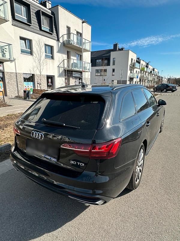 Gebraucht Audi A4 Business 130 PS (95 kW) 2022 Schwarz Kombi