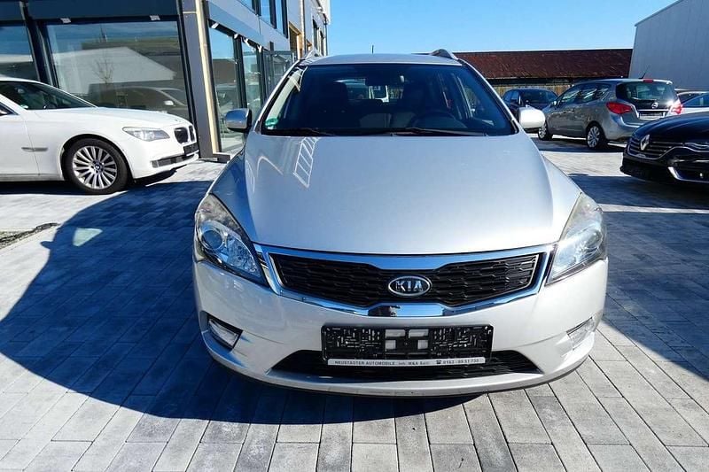 Gebraucht Kia Ceed Sportswagon Vision 90 PS (66 kW) 2011 Kirunasilber met. Kombi