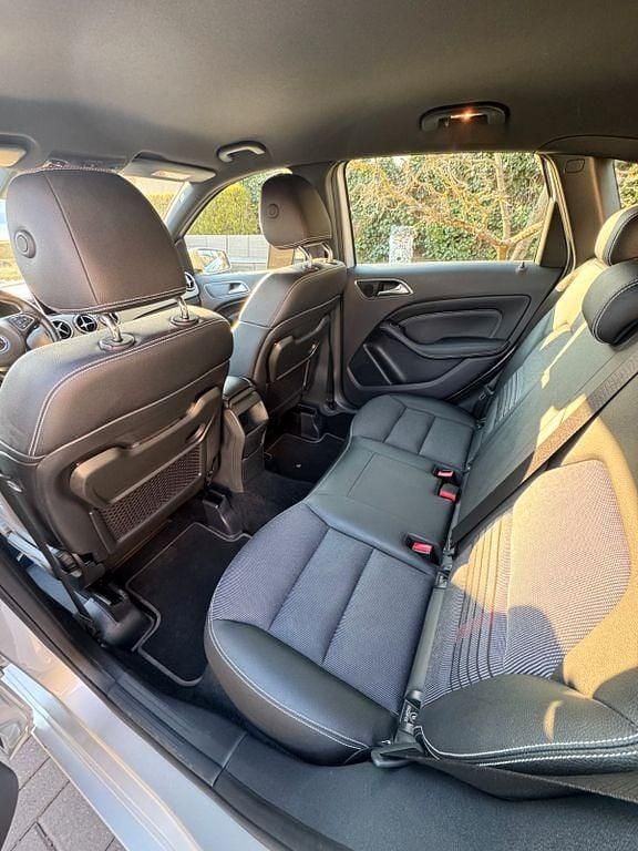 Gebraucht Mercedes B180 109 PS (80 kW) 2016 Silber Van / Kleinbus