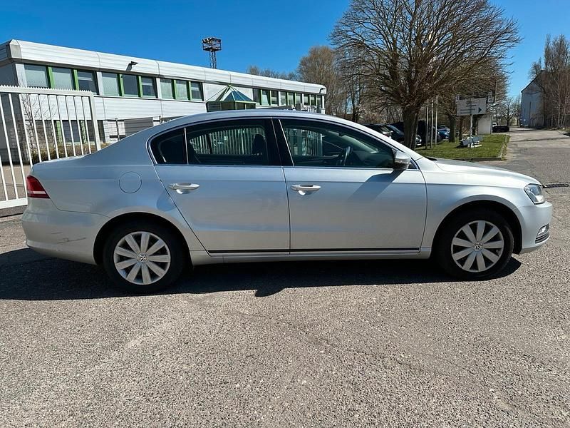 Gebraucht VW Passat 120 PS (88 kW) 2011 Silber Limousine