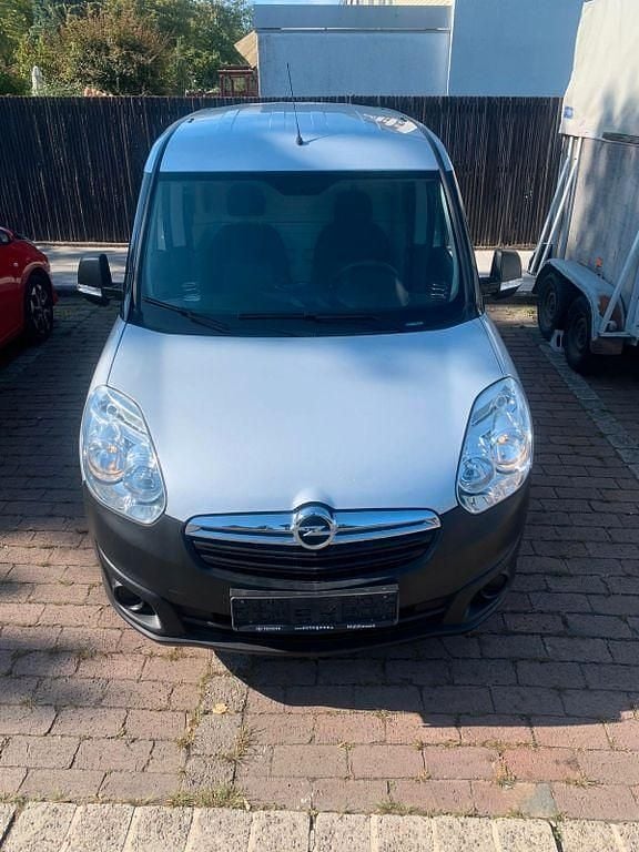 Grau Gebraucht 2019 Opel Combo Van / Kleinbus | 5.950 € (Guter Preis) - Bild 1/4