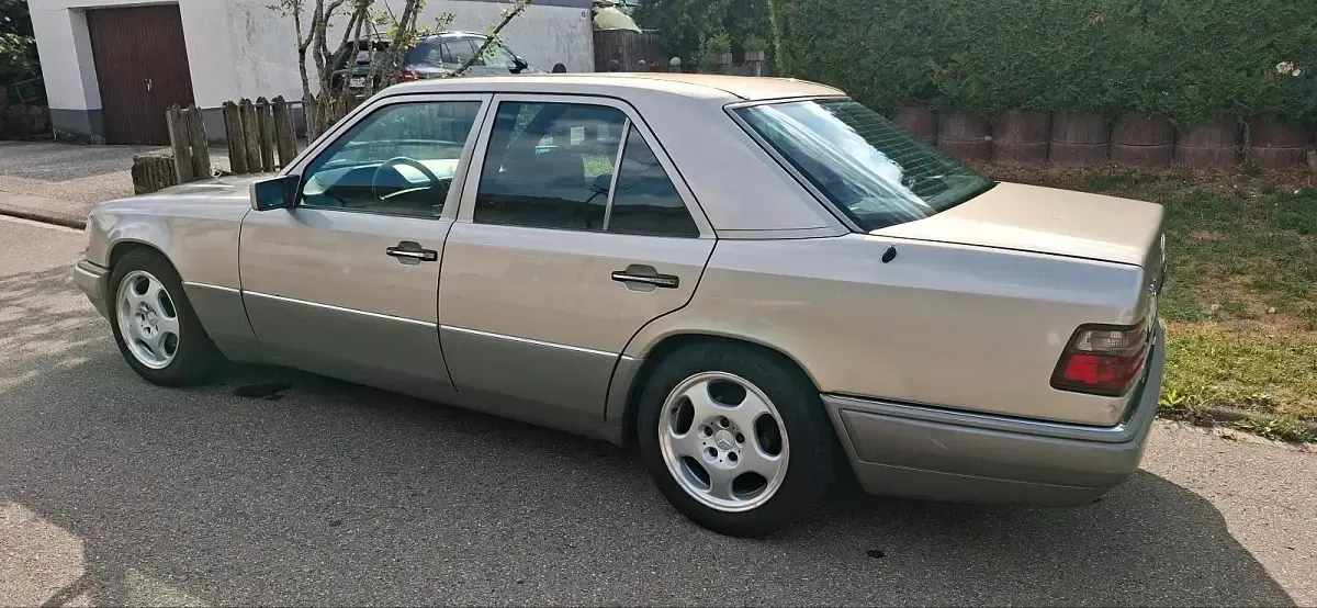 Gebraucht Mercedes E250 113 PS (83 kW) 1993 Silber Limousine