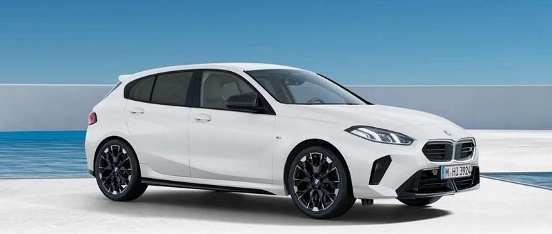 Neu BMW M135 Performance 300 PS (220 kW) 2026 Weiß Kleinwagen