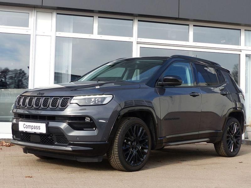 Gebraucht Jeep Compass 131 PS (96 kW) 2024 Grau SUV
