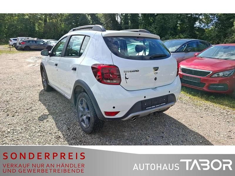 Gebraucht Dacia Sandero Celebration 90 PS (66 kW) 2017 Gletscherweiss Kleinwagen