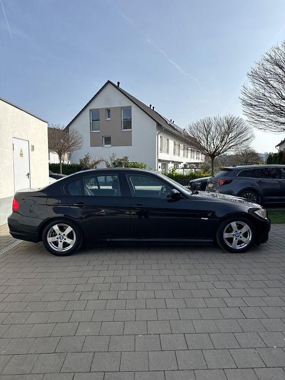 Gebraucht BMW 318 Performance 143 PS (105 kW) 2010 Schwarz Limousine