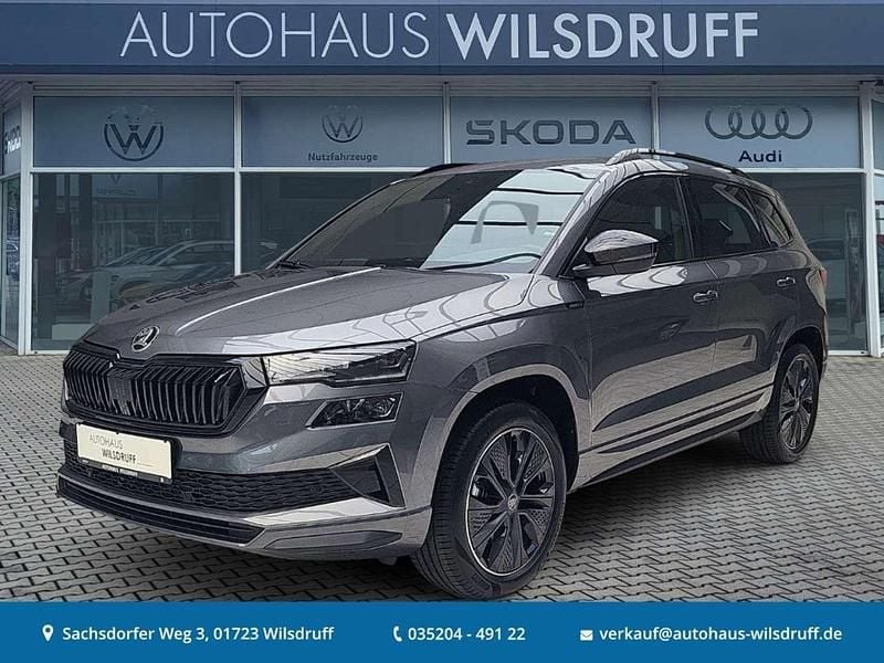 Grau Neu 2025 Skoda Karoq SportLine SUV | 41.490 € (Fairer Preis) - Bild 1/4