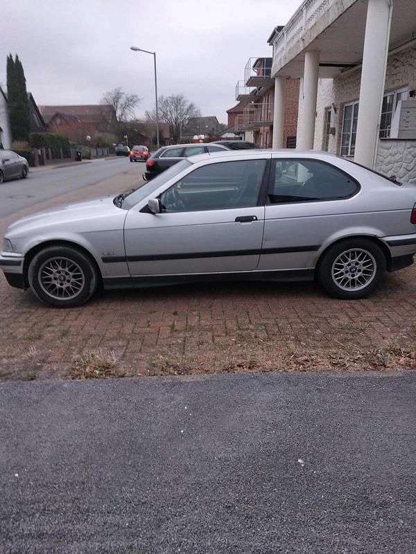 Gebraucht BMW 316 1998 Silber Coupé