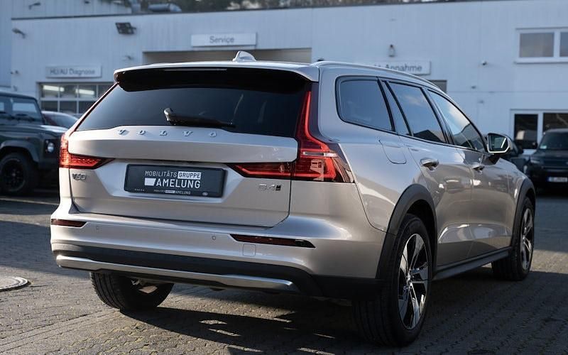 Gebraucht Volvo V60 CC Plus 197 PS (144 kW) 2023 Beige Kombi