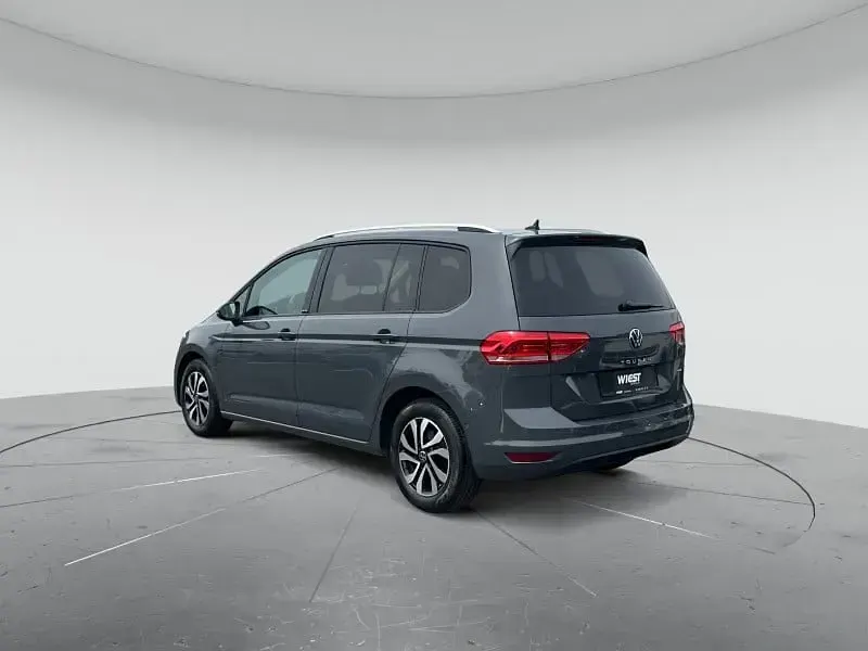 Gebraucht VW Touran Active 150 PS (110 kW) 2023 Delfingrau metallic Van / Kleinbus
