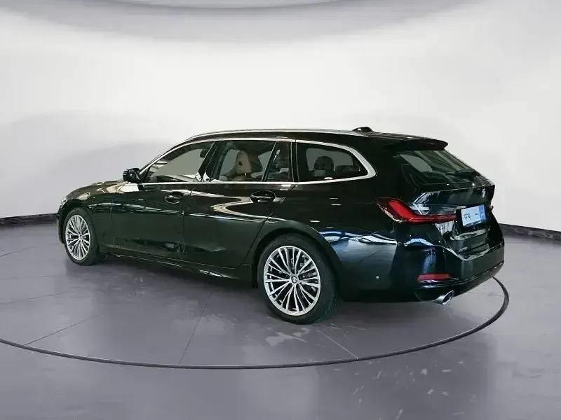Gebraucht BMW 320 Sport Line 190 PS (139 kW) 2023 Black sapphire metallic Kombi