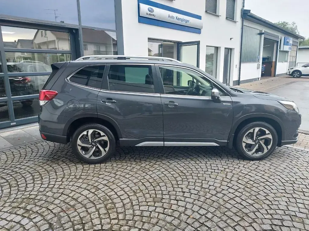Gebraucht Subaru Forester Platinum 150 PS (110 kW) 2024 Grau SUV
