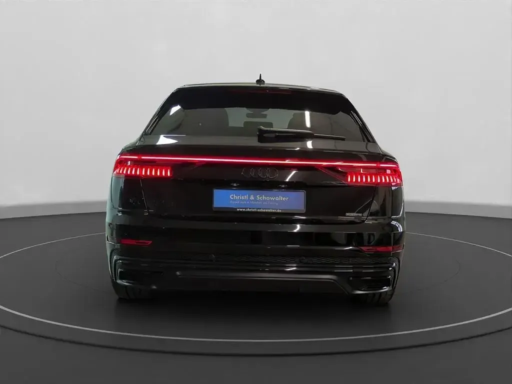 Gebraucht Audi Q8 S-Line 286 PS (210 kW) 2023 Mythosschwarz metallic SUV