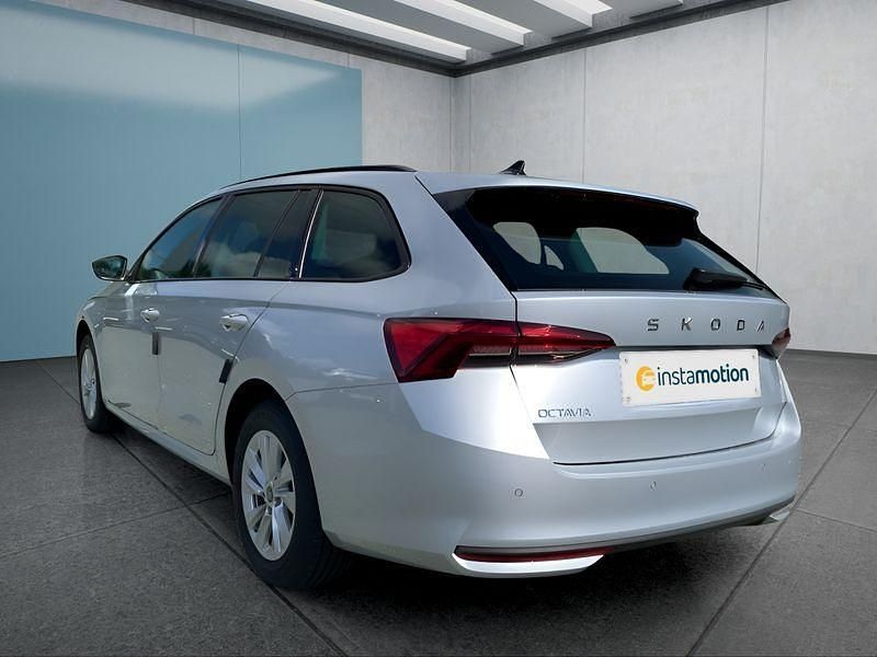 Neu Skoda Octavia 150 PS (110 kW) 2025 Silber Kombi