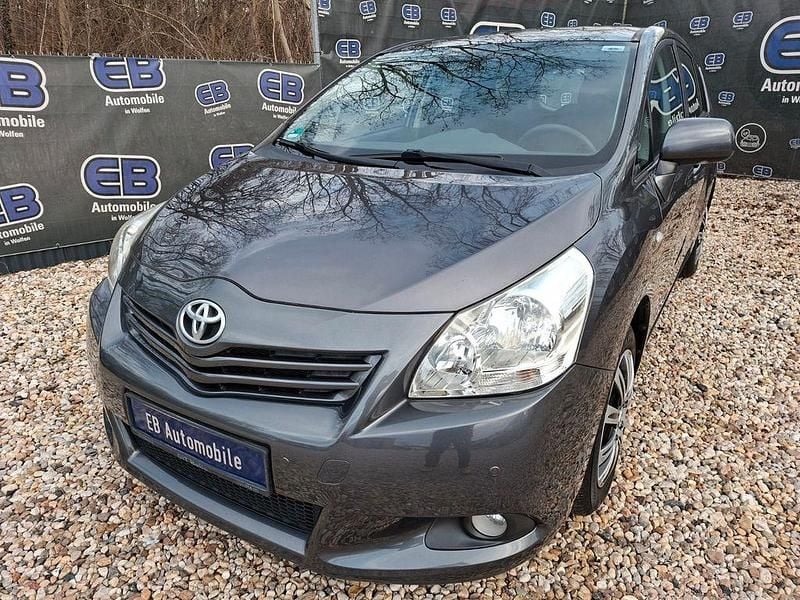 Gebraucht Toyota Verso Edition 147 PS (108 kW) 2011 Grau Van / Kleinbus