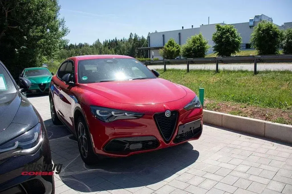 Gebraucht Alfa Romeo Stelvio Sprint 209 PS (153 kW) 2024 Rot SUV