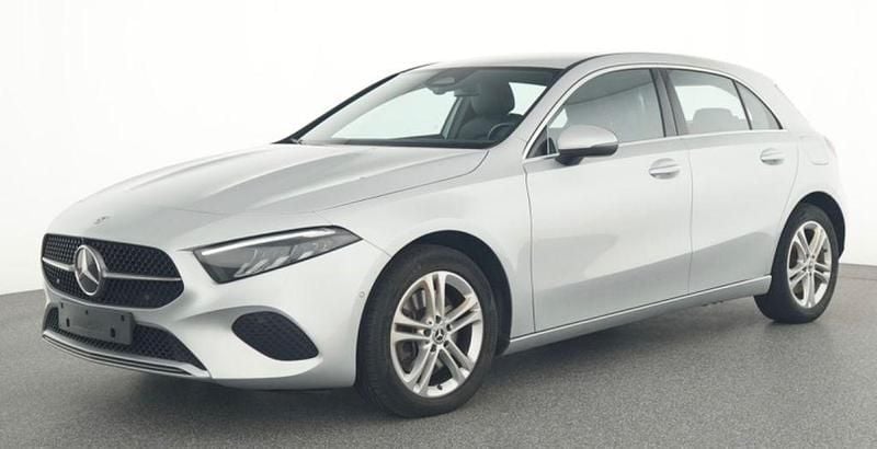 Iridiumsilber metalliclack Gebraucht 2023 Mercedes A250 Limousine | 25.900 € (Fairer Preis) - Bild 1/4