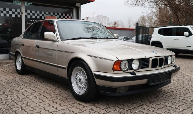 Gold Gebraucht 1989 BMW 535 Limousine | 4.700 € - Bild 1/4