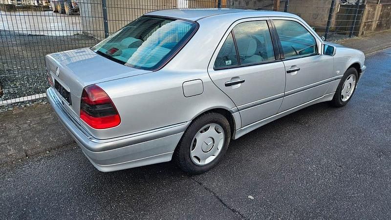 Gebraucht Mercedes C240 170 PS (125 kW) 1998 Silber Limousine