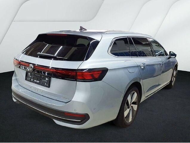 Gebraucht VW Passat Business 150 PS (110 kW) 2024 Oyster silver metallic Kombi