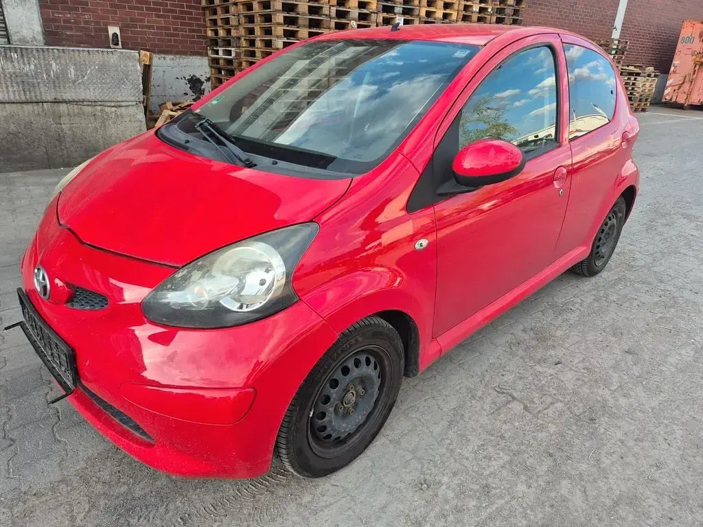 Gebraucht Toyota Aygo 68 PS (50 kW) 2007 Rot Kleinwagen