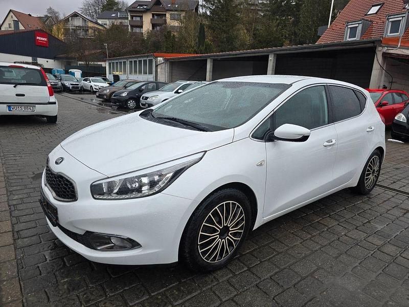 Gebraucht Kia Ceed 128 PS (94 kW) 2015 Weiß Kleinwagen