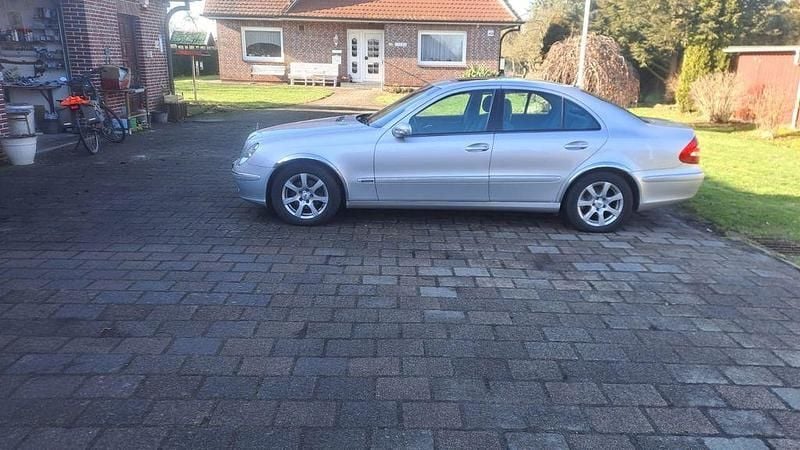 Gebraucht Mercedes E280 177 PS (130 kW) 2024 Silber Limousine
